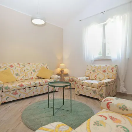Mirjana 1555 Apartment Fažana
